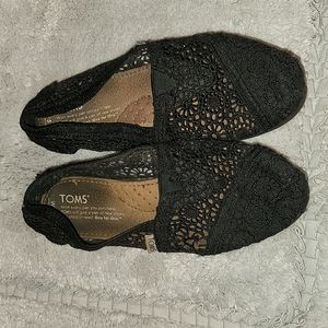 Black lace toms